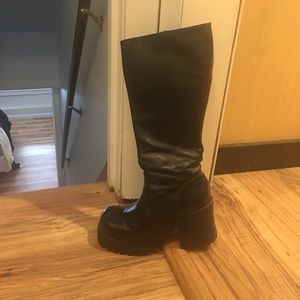 Black boots with zipper